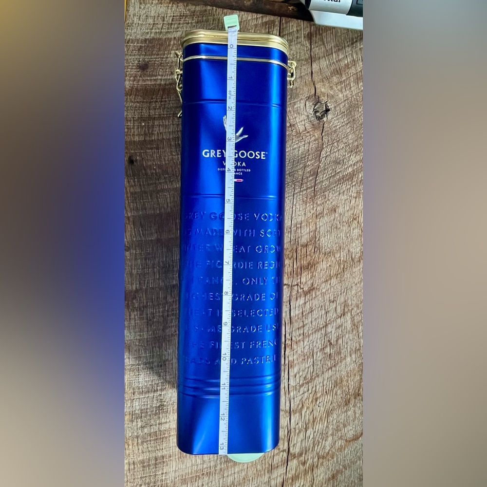 The Blue Bundle - Large Grey Goose Tin Full of Beauty - Picture 8 of 9